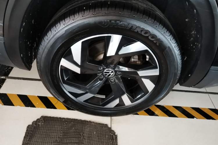 Used Volkswagen Teramont 2023 Facelift 380TSI Four-Wheel Drive Luxury Edition Right Rear Wheel Hub