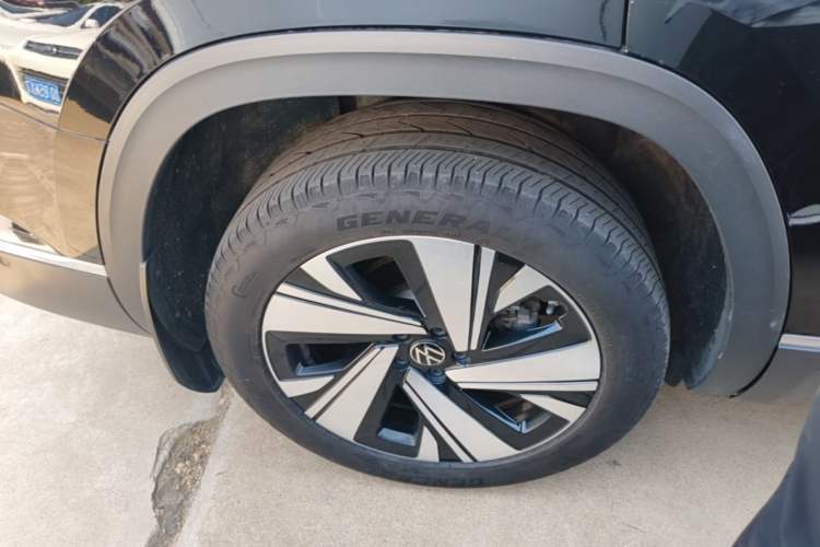 Used Volkswagen Teramont 2023 380TSI Four-Wheel Drive Luxury Edition Right Rear Wheel Hub