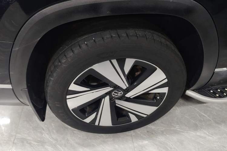 Used Volkswagen Teramont 2023 380TSI Four-Wheel Drive Prestige Luxury Edition Right Rear Wheel Hub