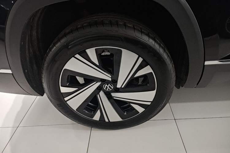 Used Volkswagen Teramont 2023 380TSI Four-Wheel Drive Prestige Luxury Edition Right Rear Wheel Hub