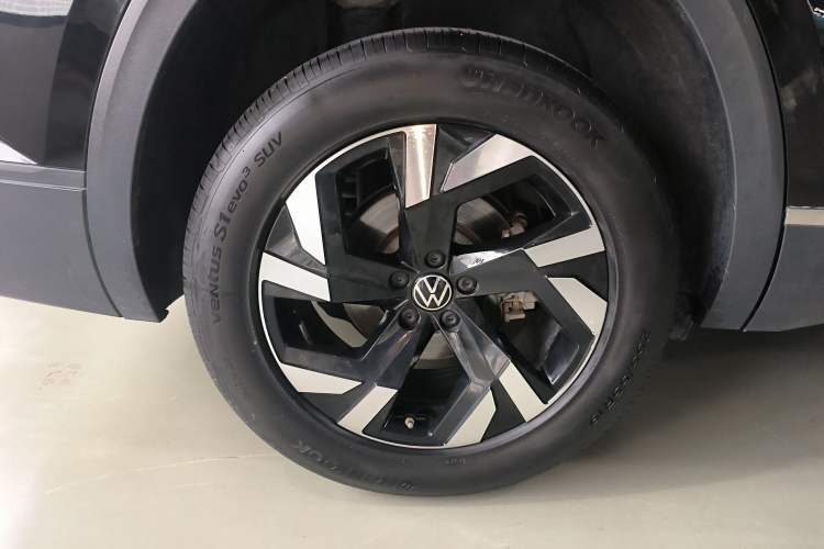 Used Volkswagen Teramont 2023 380TSI Four-Wheel Drive Luxury Edition Right Rear Wheel Hub