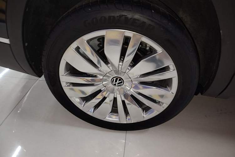 Used Volkswagen Teramont 2023 380TSI Four-Wheel Drive Prestige Luxury Edition Right Rear Wheel Hub