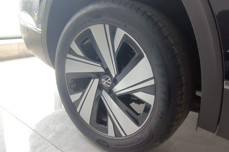 Used Volkswagen Teramont 2023 380TSI Four-Wheel Drive Prestige Luxury Edition Right Rear Wheel Hub