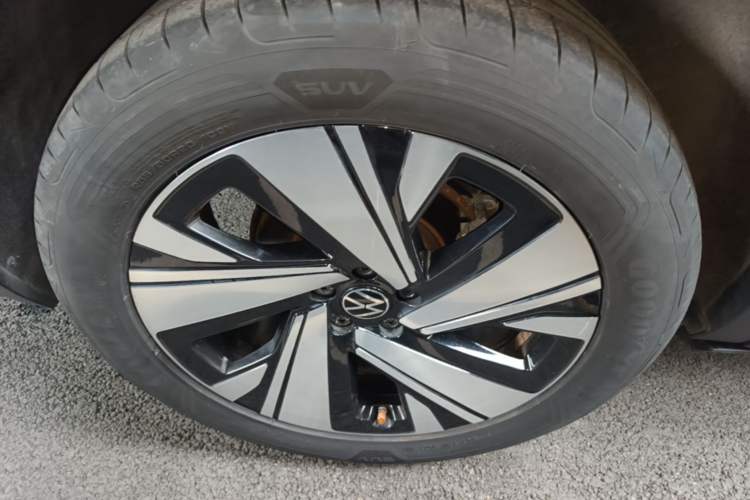 Used Volkswagen Teramont 2023 380TSI Four-Wheel Drive Prestige Luxury Edition Right Rear Wheel Hub