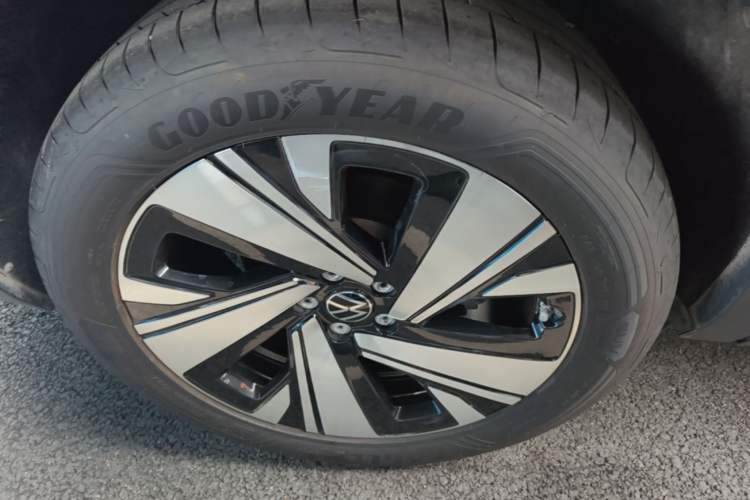Used Volkswagen Teramont 2023 380TSI Four-Wheel Drive Luxury Edition Right Rear Wheel Hub