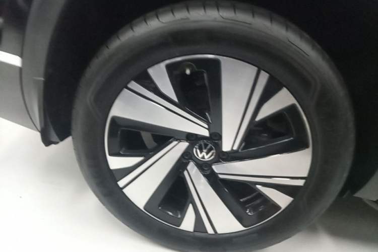 Used Volkswagen Teramont 2023 530 V6 Four-Wheel Drive Prestige Luxury Edition Right Rear Wheel Hub