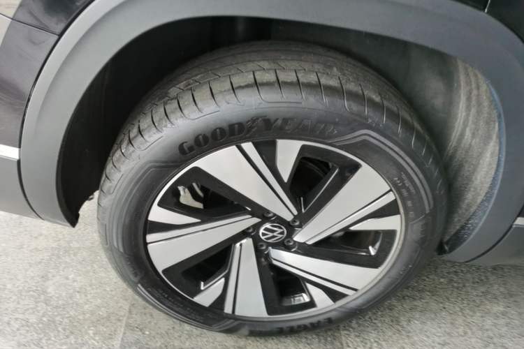 Used Volkswagen Teramont 2023 Facelift 380TSI Four-Wheel Drive Prestige Luxury Edition Right Rear Wheel Hub