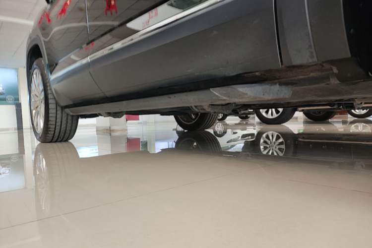 Used Volkswagen Teramont 2023 380TSI Four-Wheel Drive Prestige Flagship Edition Right Side Sill