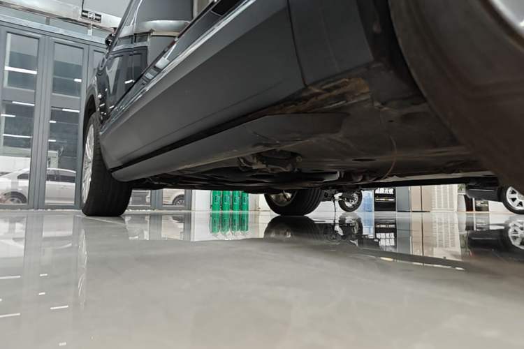 Used Volkswagen Teramont 2023 530 V6 All-Wheel Drive Prestige Flagship Edition Right Side Sill