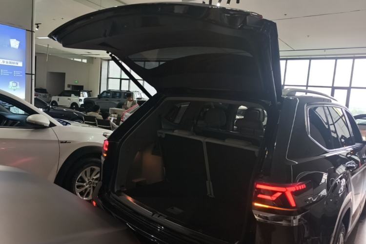 Used Volkswagen Teramont 2023 530 V6 All-Wheel Drive Prestige Flagship Edition Trunk