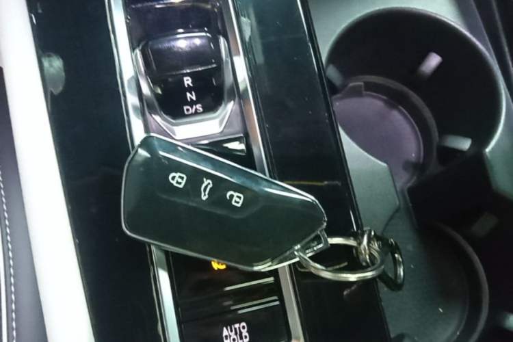Used Volkswagen Teramont 2023 530 V6 Four-Wheel Drive Prestige Luxury Edition Vehicle Key