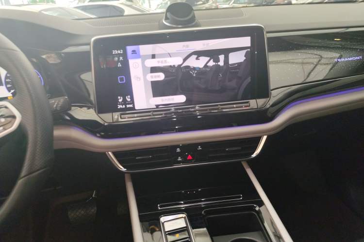Used Volkswagen Teramont 2023 530 V6 All-Wheel Drive Prestige Flagship Edition Audio And AC Panel