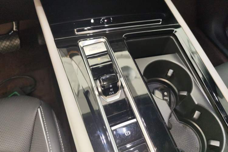Used Volkswagen Teramont 2023 530 V6 All-Wheel Drive Prestige Flagship Edition Gear Lever