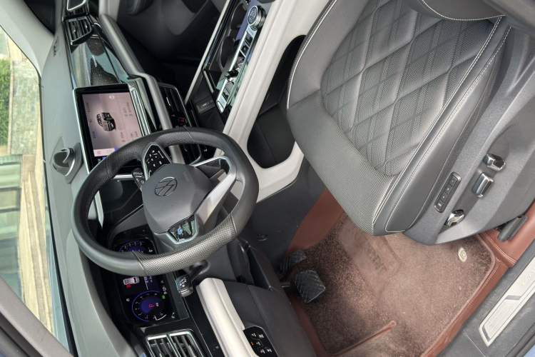 Used Volkswagen Teramont 2023 530 V6 All-Wheel Drive Prestige Flagship Edition Interior 3