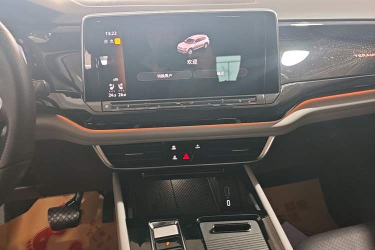 Used Volkswagen Teramont 2023 530 V6 All-Wheel Drive Prestige Flagship Edition Audio And AC Panel