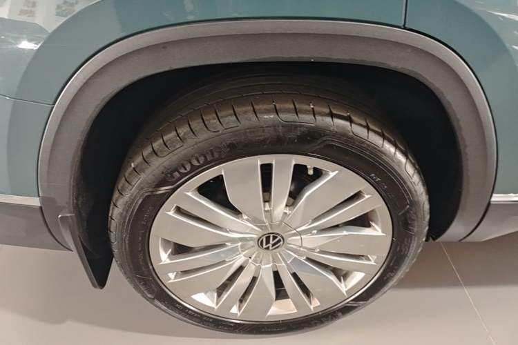 Used Volkswagen Teramont 2023 530 V6 All-Wheel Drive Prestige Flagship Edition Right Rear Wheel Hub