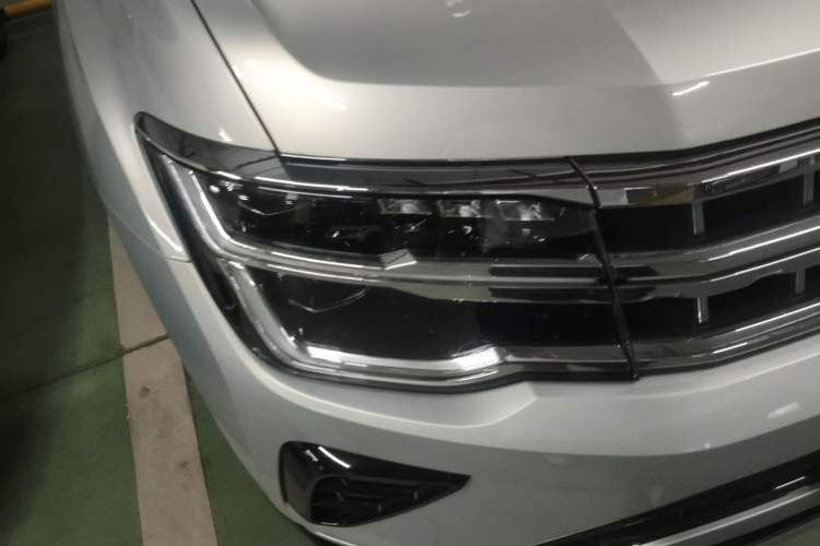 Used Volkswagen Teramont 2023 380TSI Four-Wheel Drive Prestige Flagship Edition Right Front Headlight