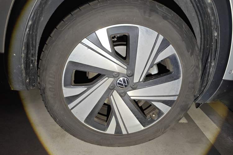 Used Volkswagen Teramont 2023 380TSI Four-Wheel Drive Prestige Luxury Edition Right Front Wheel Hub