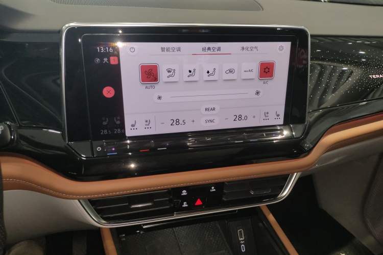 Used Volkswagen Teramont 2024 380TSI Four-Wheel Drive Prestige Flagship Edition Audio And AC Panel