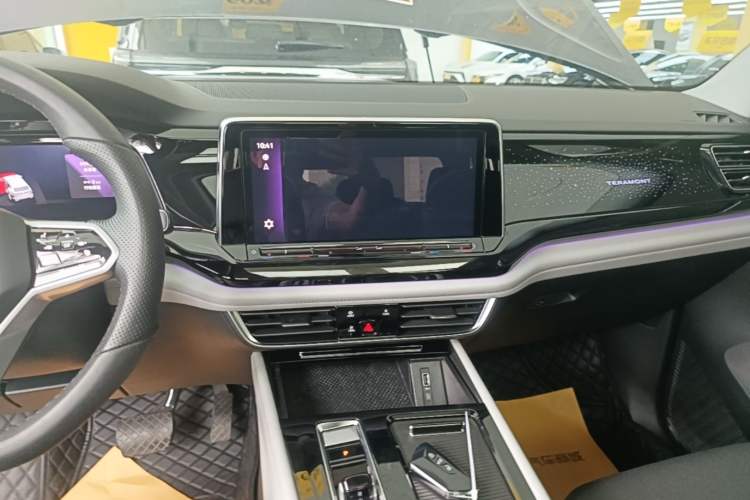 Used Volkswagen Teramont 2024 380TSI All-Wheel Drive Longyao Edition Audio And AC Panel