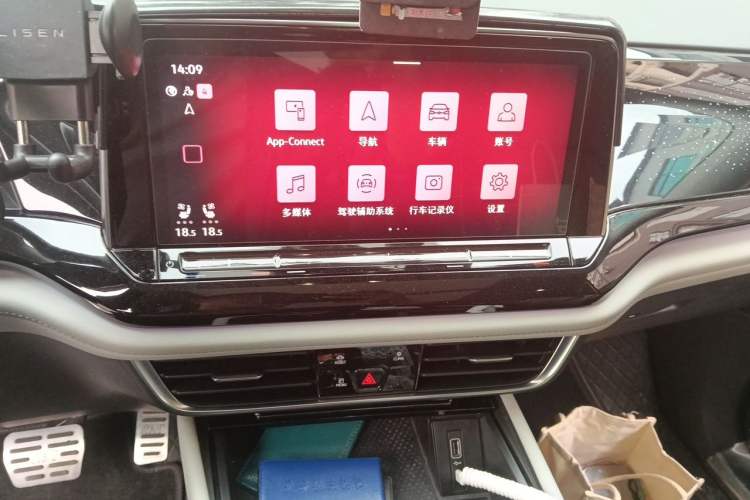 Used Volkswagen Teramont 2024 380TSI All-Wheel Drive Longyao Edition Audio And AC Panel