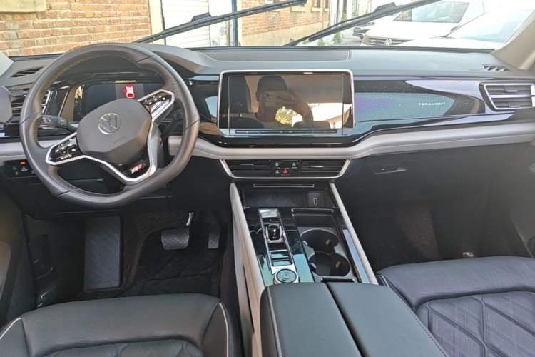 Used Volkswagen Teramont 2024 380TSI Four-Wheel Drive Prestige Flagship Edition Center Console