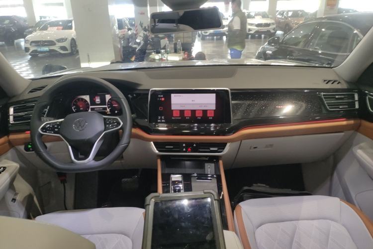 Used Volkswagen Teramont 2024 380TSI Four-Wheel Drive Prestige Flagship Edition Center Console
