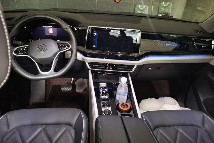 Used Volkswagen Teramont 2024 380TSI Four-Wheel Drive Longxiang Edition Center Console