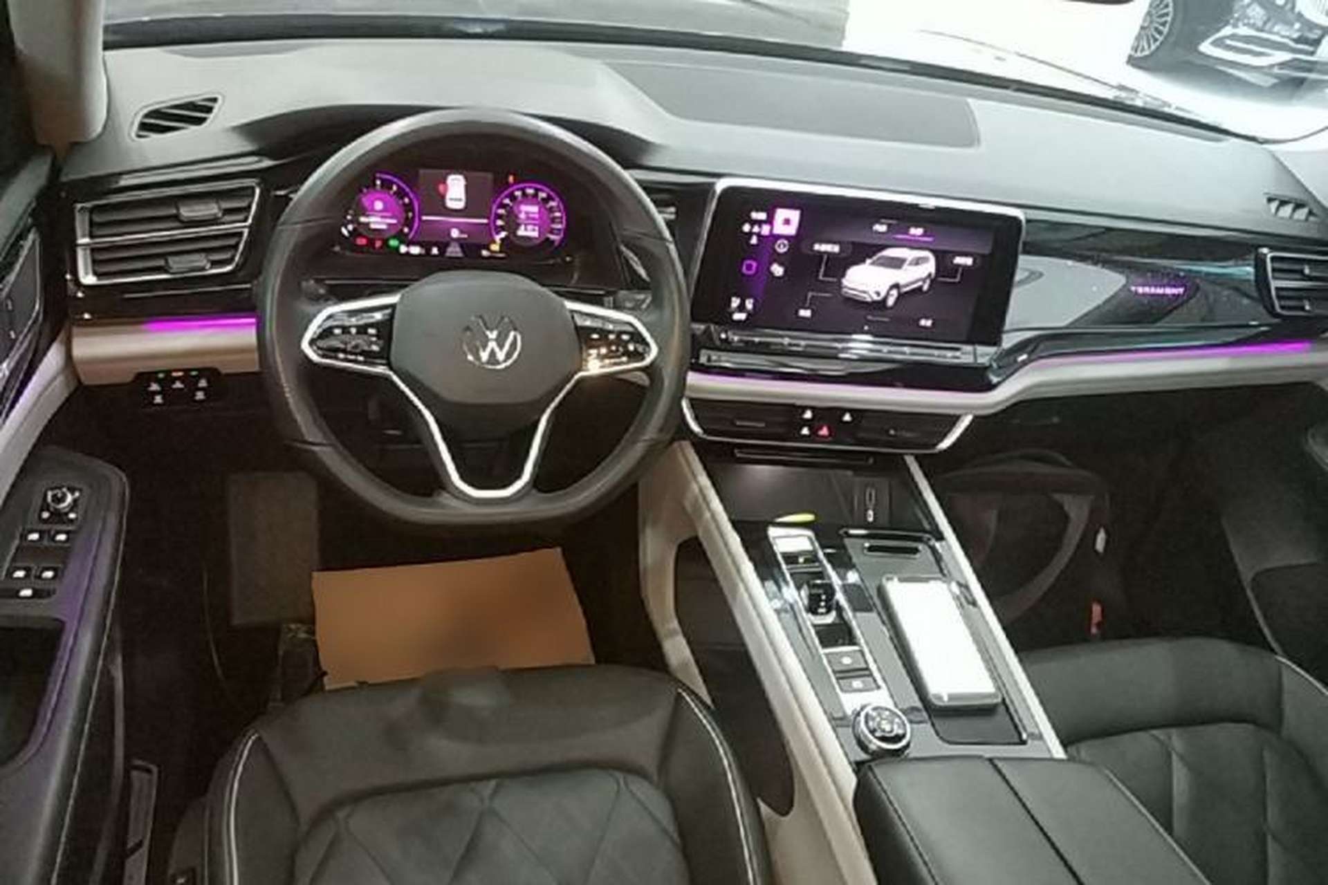 Used Volkswagen Teramont 2024 530 V6 All-Wheel Drive Prestige Luxury Edition Center Console