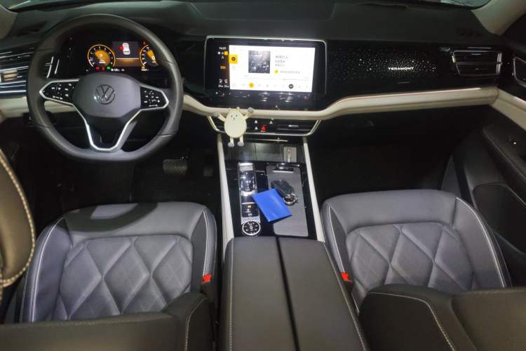 Used Volkswagen Teramont 2024 380TSI Four-Wheel Drive Longxiang Edition Center Console