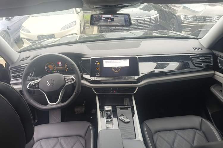 Used Volkswagen Teramont 2024 380TSI Four-Wheel Drive Longxiang Edition Center Console