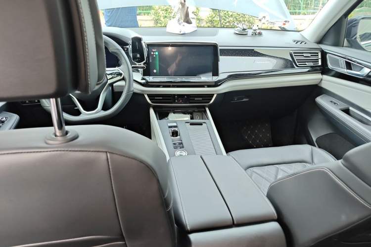 Used Volkswagen Teramont 2024 380TSI All-Wheel Drive Longyao Edition Center Console
