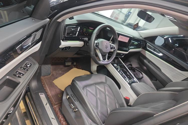 Used Volkswagen Teramont 2024 530 V6 All-Wheel Drive Prestige Luxury Edition Driver Seat
