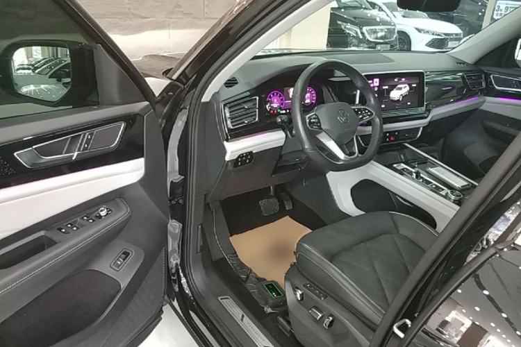 Used Volkswagen Teramont 2024 530 V6 All-Wheel Drive Prestige Luxury Edition Driver Seat