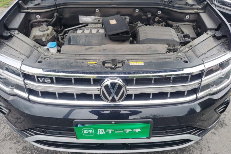 Used Volkswagen Teramont 2024 530 V6 All-Wheel-Drive Dragon Edition Engine Bay