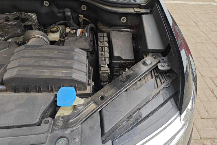 Used Volkswagen Teramont 2024 380TSI Four-Wheel Drive Prestige Flagship Edition Engine Bay Left