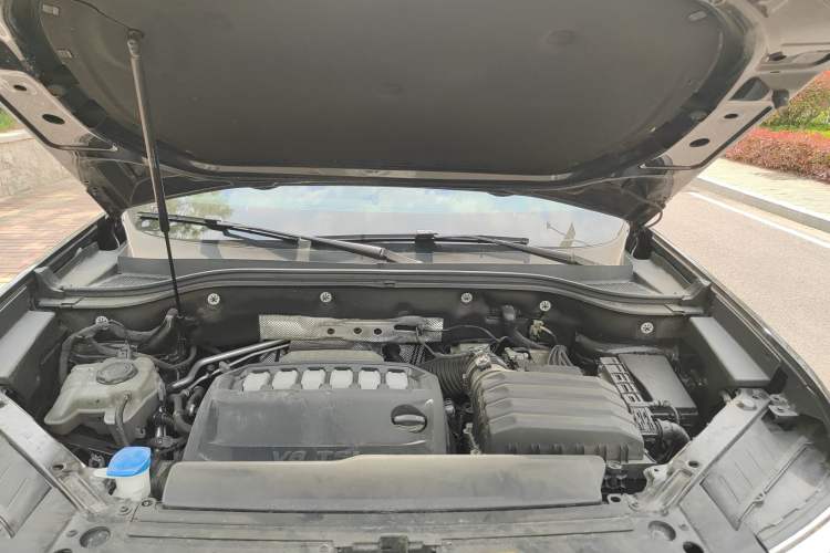 Used Volkswagen Teramont 2024 530 V6 All-Wheel Drive Prestige Luxury Edition Engine Bay