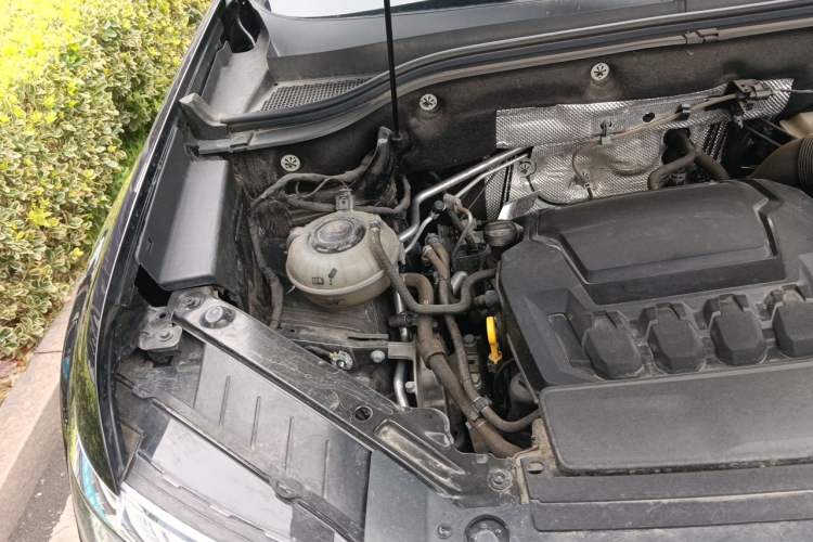 Used Volkswagen Teramont 2024 380TSI All-Wheel Drive Longyao Edition Engine Bay Right