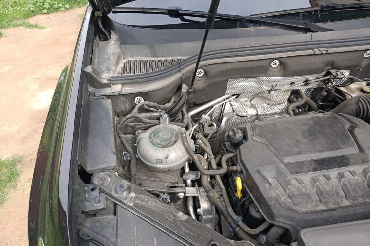 Used Volkswagen Teramont 2024 380TSI All-Wheel Drive Longyao Edition Engine Bay Right