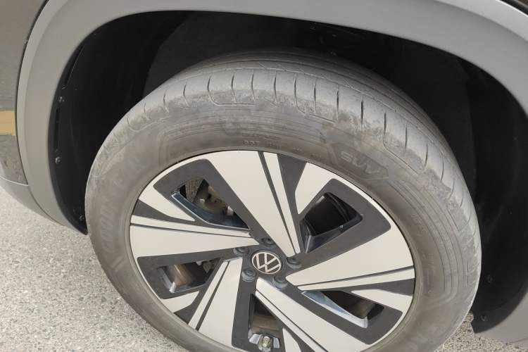 Used Volkswagen Teramont 2024 530 V6 All-Wheel Drive Prestige Luxury Edition Exterior 3