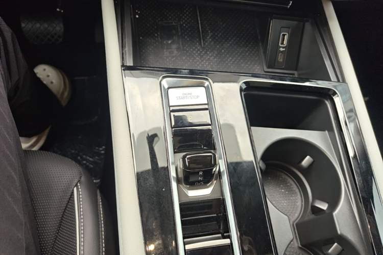 Used Volkswagen Teramont 2024 380TSI Four-Wheel Drive Longxiang Edition Gear Lever