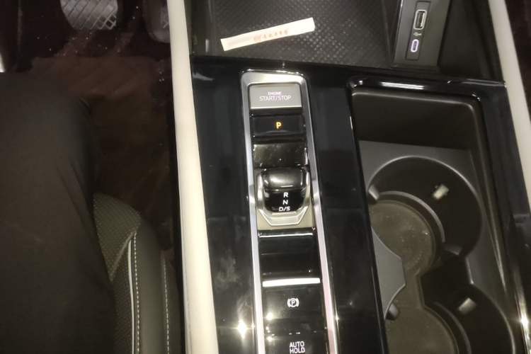 Used Volkswagen Teramont 2024 530 V6 All-Wheel-Drive Dragon Edition Gear Lever