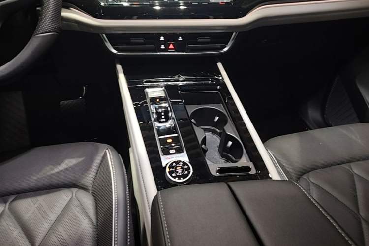 Used Volkswagen Teramont 2024 380TSI Four-Wheel Drive Prestige Luxury Edition Gear Lever