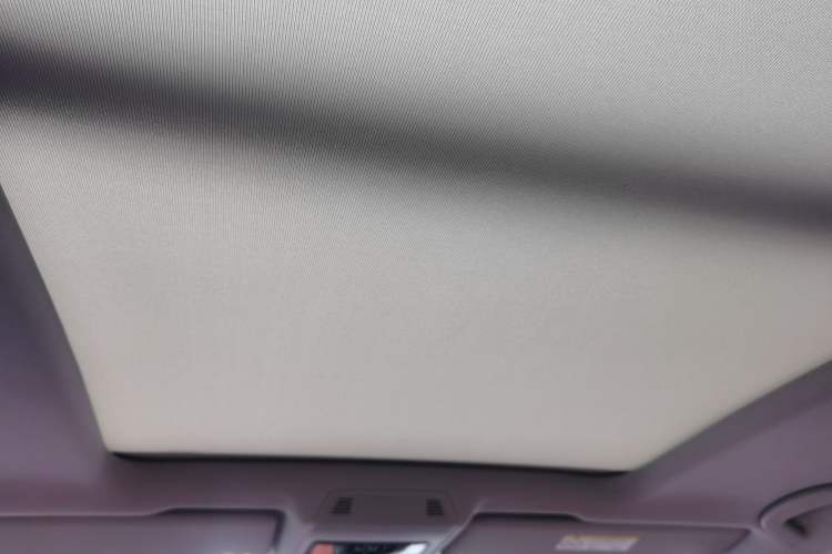 Used Volkswagen Teramont 2024 530 V6 All-Wheel-Drive Dragon Edition Headliner