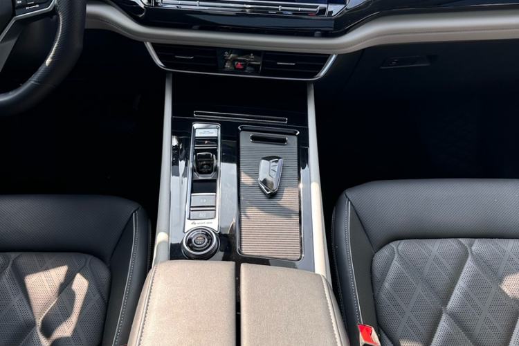 Used Volkswagen Teramont 2024 380TSI All-Wheel Drive Longyao Edition Interior 5