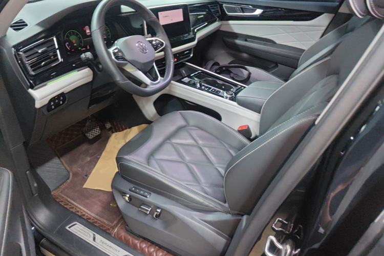 Used Volkswagen Teramont 2024 530 V6 All-Wheel Drive Prestige Luxury Edition Left Front Seat
