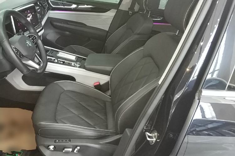 Used Volkswagen Teramont 2024 530 V6 All-Wheel Drive Prestige Luxury Edition Left Front Seat
