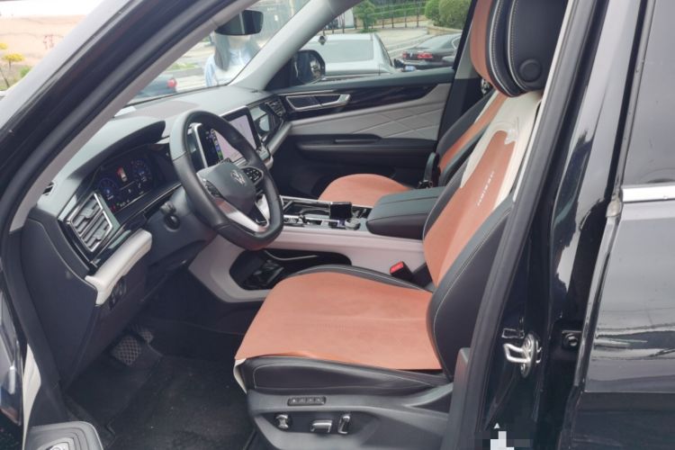 Used Volkswagen Teramont 2024 530 V6 All-Wheel-Drive Dragon Edition Left Front Seat