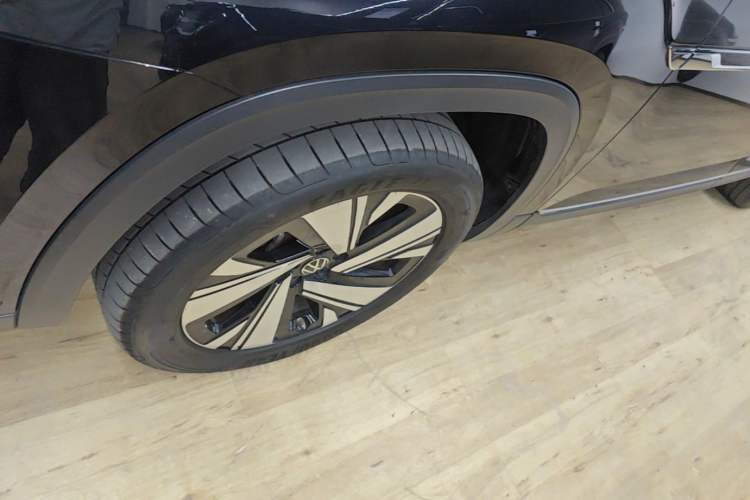 Used Volkswagen Teramont 2024 530 V6 All-Wheel Drive Prestige Luxury Edition Left Front Wheel Hub