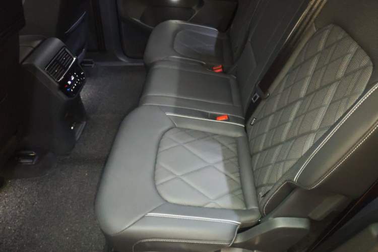Used Volkswagen Teramont 2024 380TSI Four-Wheel Drive Longxiang Edition Left Rear Seat